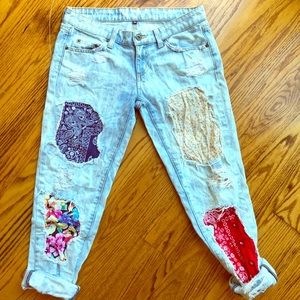 Carmar ripped boyfriend jeans w/bandana patches